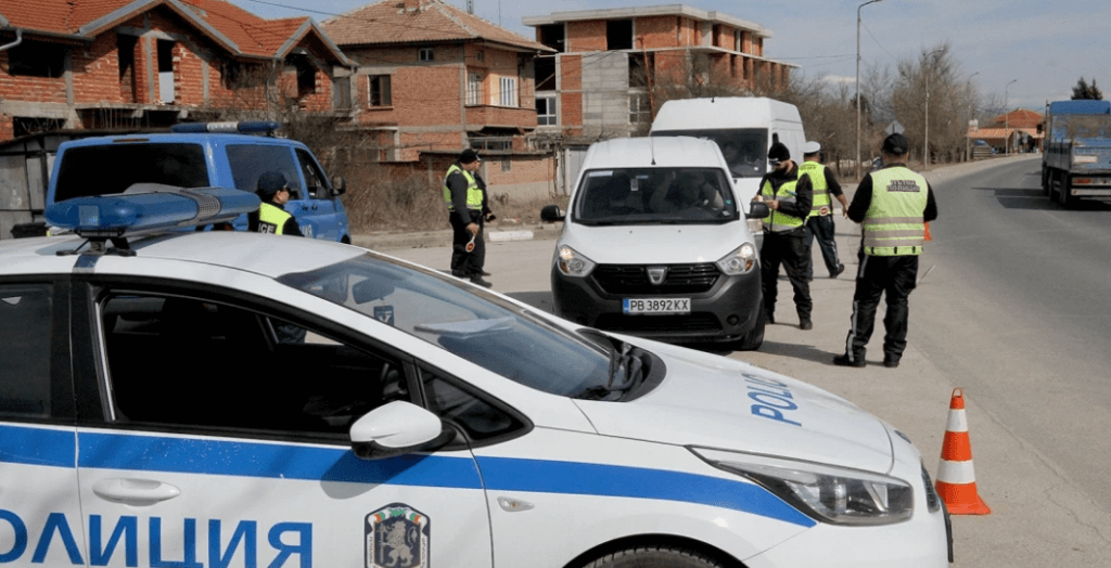 Спецакция в Хисаря: Пиян шофьор без книжка взе акъла на полицаите